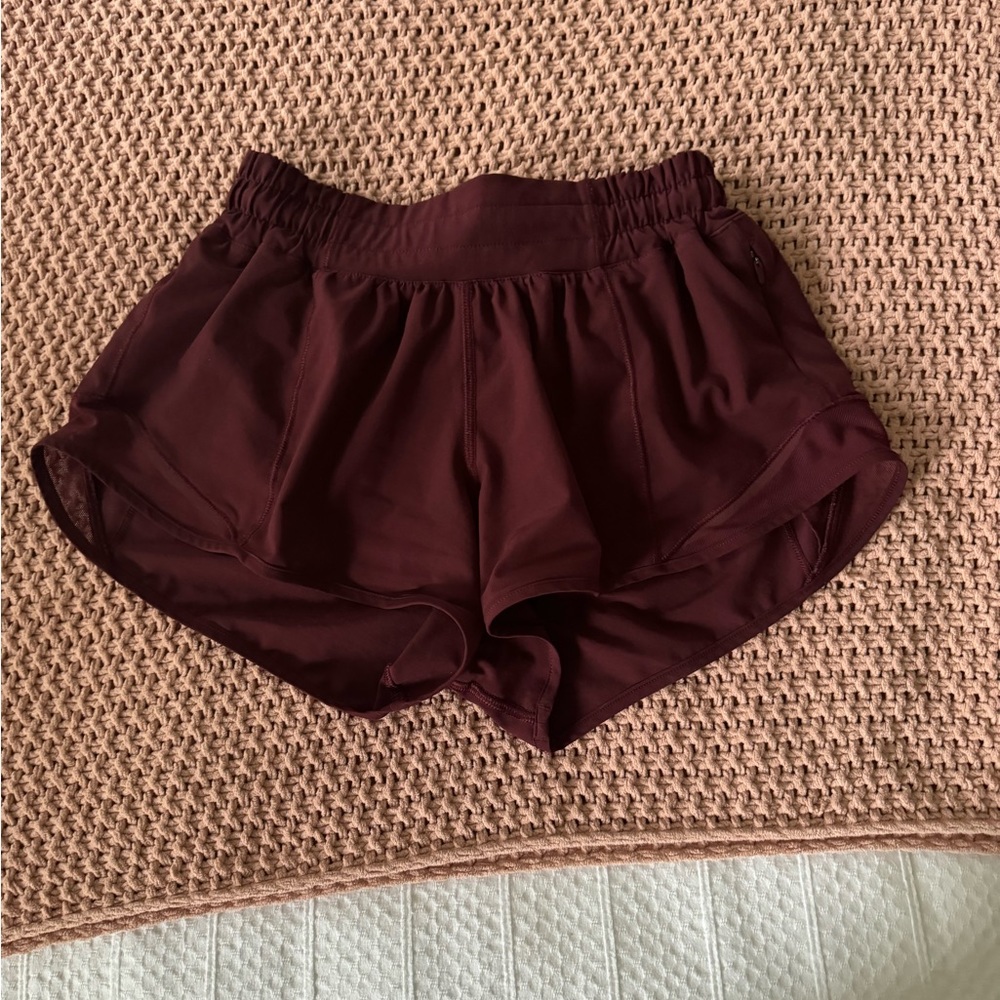 Lululemon || Red Merlot || Size 2 -Hotty Hots Low-Rise Lined Short 2.5"